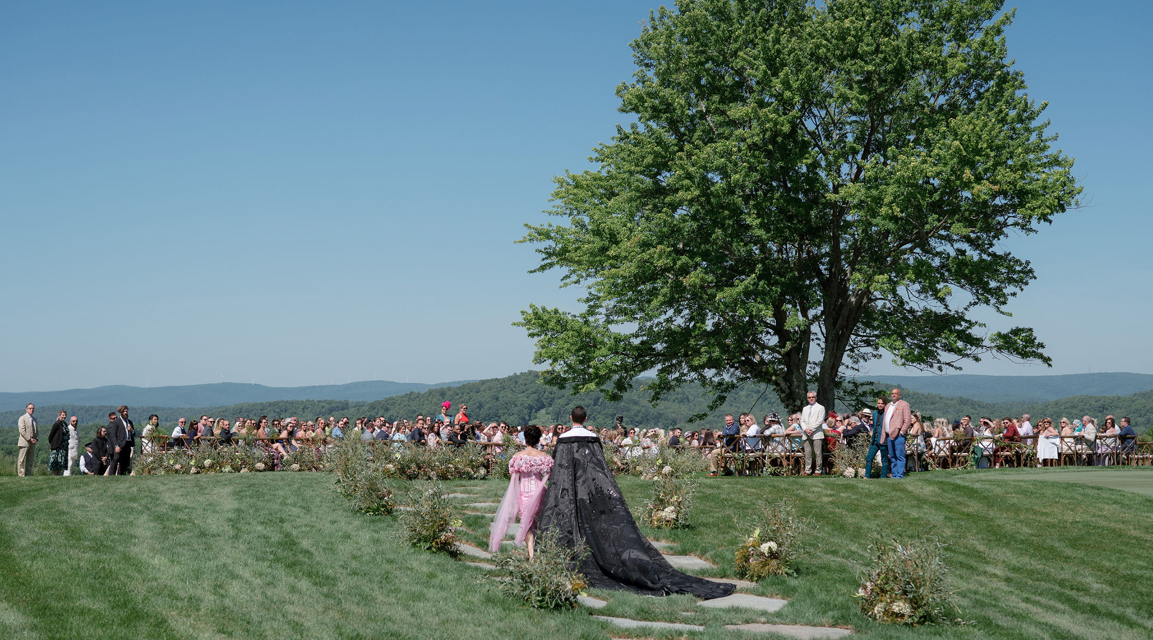 Promenade to the wedding