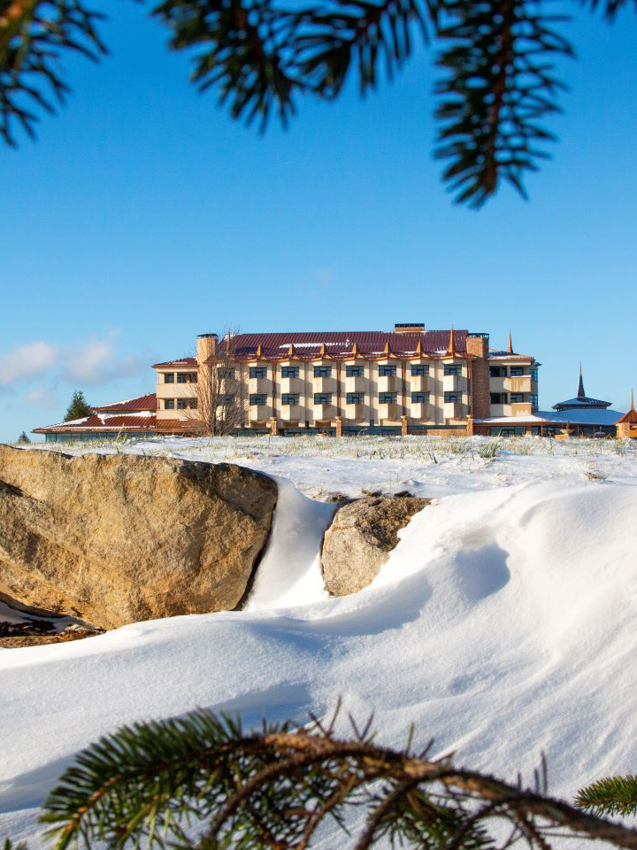 hotel blanked in snow